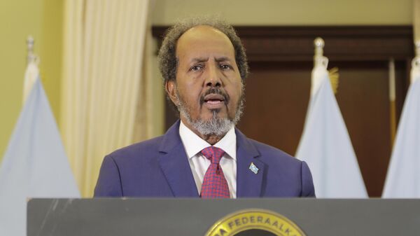 O presidente da Somália, Hassan Sheikh Mohamud, discursa aos membros do parlamento em Mogadíscio, Somália, quarta-feira, 21 de fevereiro de 2024 - Sputnik Brasil