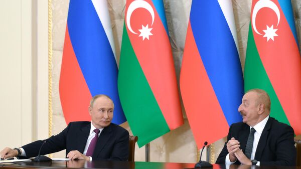 O presidente russo Vladimir Putin e o presidente do Azerbaijão, Ilham Aliev - Sputnik Brasil