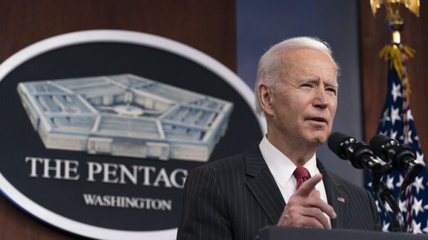 Presidente dos Estados Unidos, Joe Biden, discursa no Pentágono. Washington, D.C., 10 de fevereiro de 2021 - Sputnik Brasil