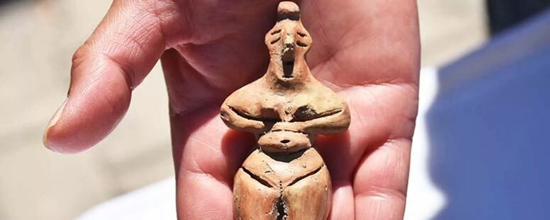 Estatueta feminina de 8.000 anos é encontrada em Ulucak Hoyuk, na Turquia - Sputnik Brasil, 1920, 23.06.2025