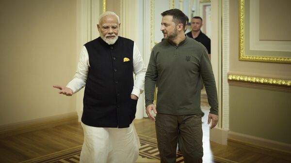 O primeiro-ministro indiano Narendra Modi, à esquerda, fala com Vladimir Zelensky em Kiev, Ucrânia, 23 de agosto de 2024 - Sputnik Brasil