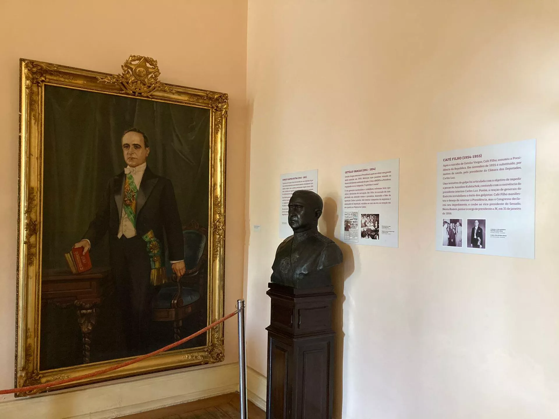 Quadro e busto do ex-presidente Getúlio Vargas, parte do acervo do Museu da República, no Rio de Janeiro. O local foi sede da Presidência da República até 1960, quando foi transformado em museu. - Sputnik Brasil, 1920, 23.08.2024