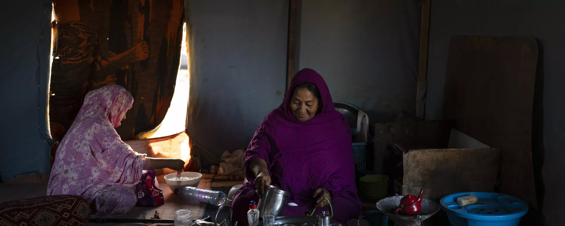 Família saaraui prepara café da manhã em campo de refugiados. Argélia, 16 de outubro de 2021 - Sputnik Brasil, 1920, 23.08.2024