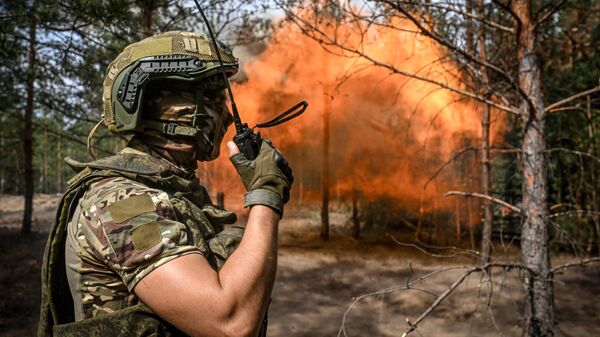 Soldado da equipe de uma peça de artilharia autopropulsada Msta-S do 20º Exército Combinado da Guarda condecorado com a Ordem da Bandeira Vermelha do agrupamento de tropas russo Zapad (Oeste). - Sputnik Brasil