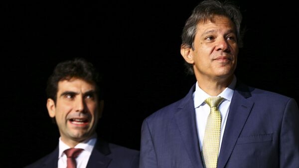 O economista Gabriel Galípolo ao lado do ministro da Fazenda, Fernando Haddad, em 2024 - Sputnik Brasil