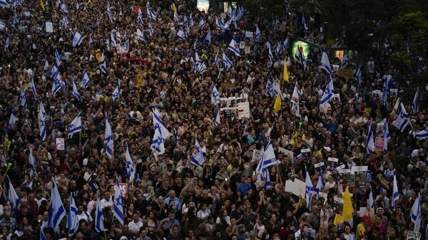 As ruas de Tel Aviv ficam lotadas durante marchas para exigir um acordo com o Hamas - Sputnik Brasil