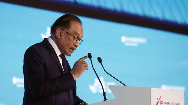 Primeiro-ministro da Malásia, Anwar Ibrahim, na sessão plenária do Fórum Econômico do Oriente, 5 de setembro de 2024. Primeiro-ministro da Malásia, Anwar Ibrahim, na sessão plenária do Fórum Econômico do Oriente, 5 de setembro de 2024. - Sputnik Brasil