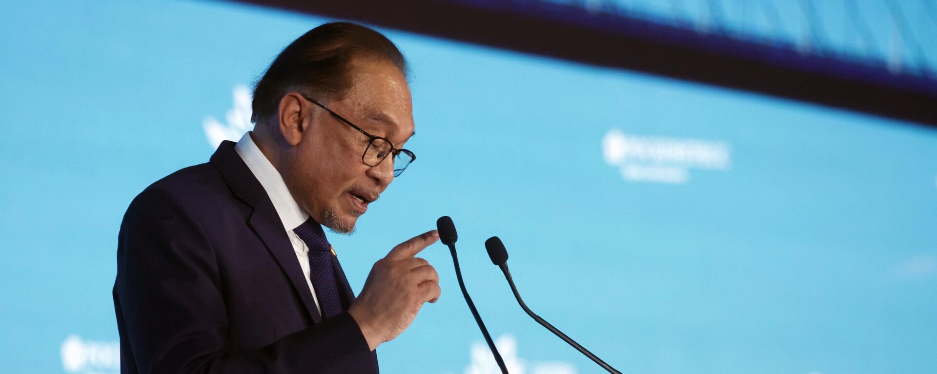 Primeiro-ministro da Malásia, Anwar Ibrahim, na sessão plenária do Fórum Econômico do Oriente, 5 de setembro de 2024. - Sputnik Brasil, 1920, 22.07.2025