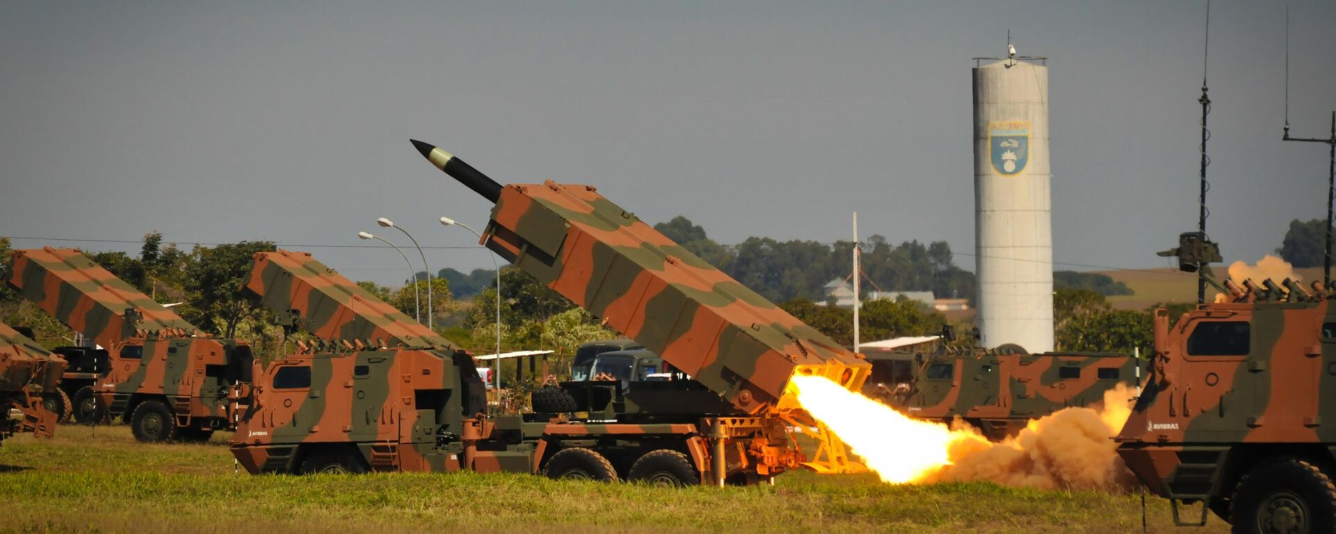 Sistema de lançamento de foguetes Astros II da Avibras dispara em exibição do Programa Estratégico Astros 2020 do Exército Brasileiro (foto de arquivo) - Sputnik Brasil, 1920, 05.09.2024