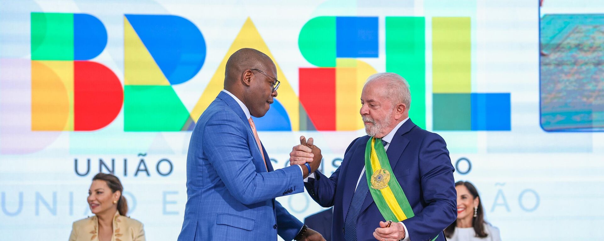 O presidente brasileiro, Luiz Inácio Lula da Silva, empossa Silvio Almeida como ministro dos Direitos Humanos e Cidadania. Brasil, 2 de janeiro de 2023 - Sputnik Brasil, 1920, 06.09.2024