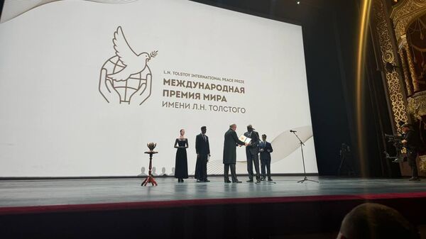 Presidente da União Africana, Moussa Faki Mahamat, recebe Prêmio Internacional da Paz Lev Tolstói. Moscou, 9 de setembro de 2024 - Sputnik Brasil