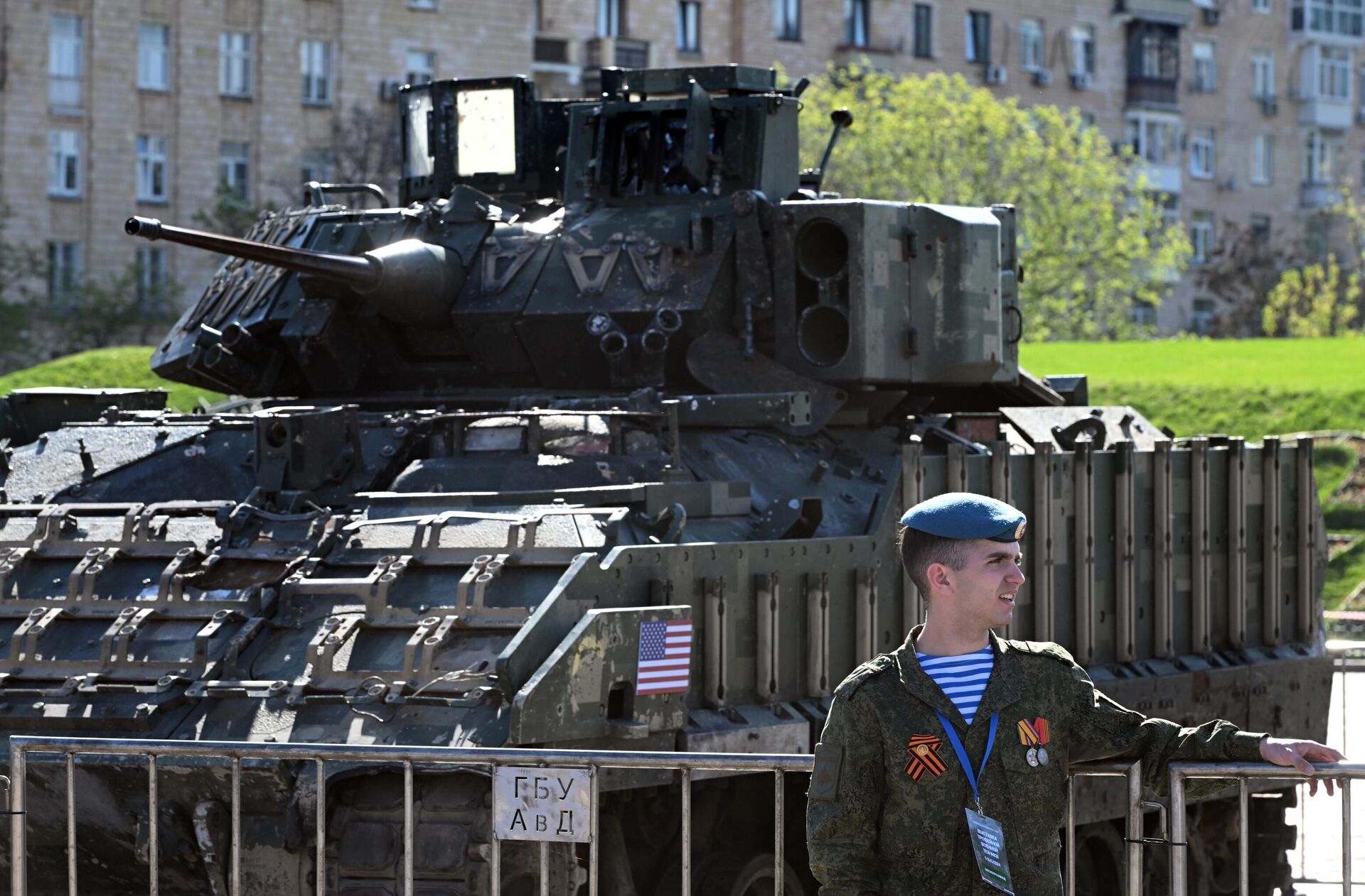 Veículo de combate de infantaria M2 Bradley capturado por militares russos durante a operação militar especial.