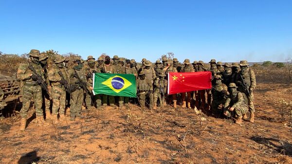 Militares chineses e brasileiros no exercício militar anual das Forças Armadas brasileiras na cidade de Formosa, no interior do estado brasileiro de Goiás - Sputnik Brasil