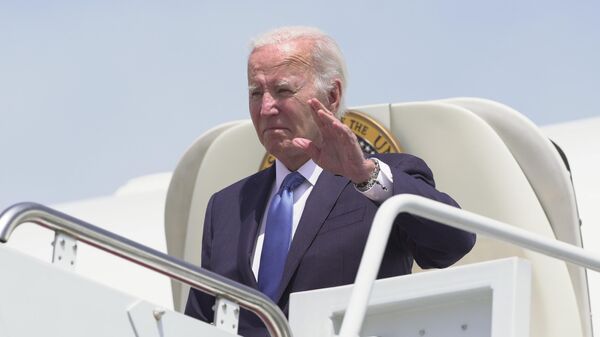 O presidente dos EUA, Joe Biden, desembarca do Air Force One ao chegar à Base Aérea de Andrews, Maryland, 23 de julho de 2024 - Sputnik Brasil