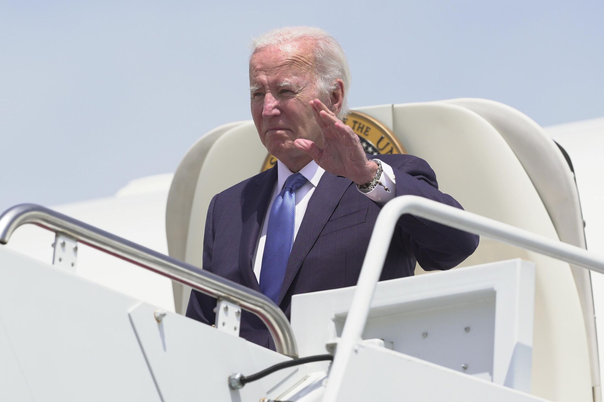 O presidente dos EUA, Joe Biden, desembarca do Air Force One ao chegar à Base Aérea de Andrews, Maryland, 23 de julho de 2024