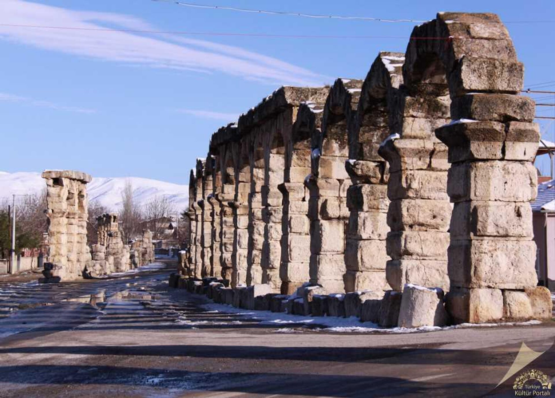 Em Kemerhisar, um bairro de Bor em Nigde, escavações arqueológicas revelam as partes subterrâneas de aquedutos de aproximadamente 2.000 anos - Sputnik Brasil, 1920, 26.09.2024