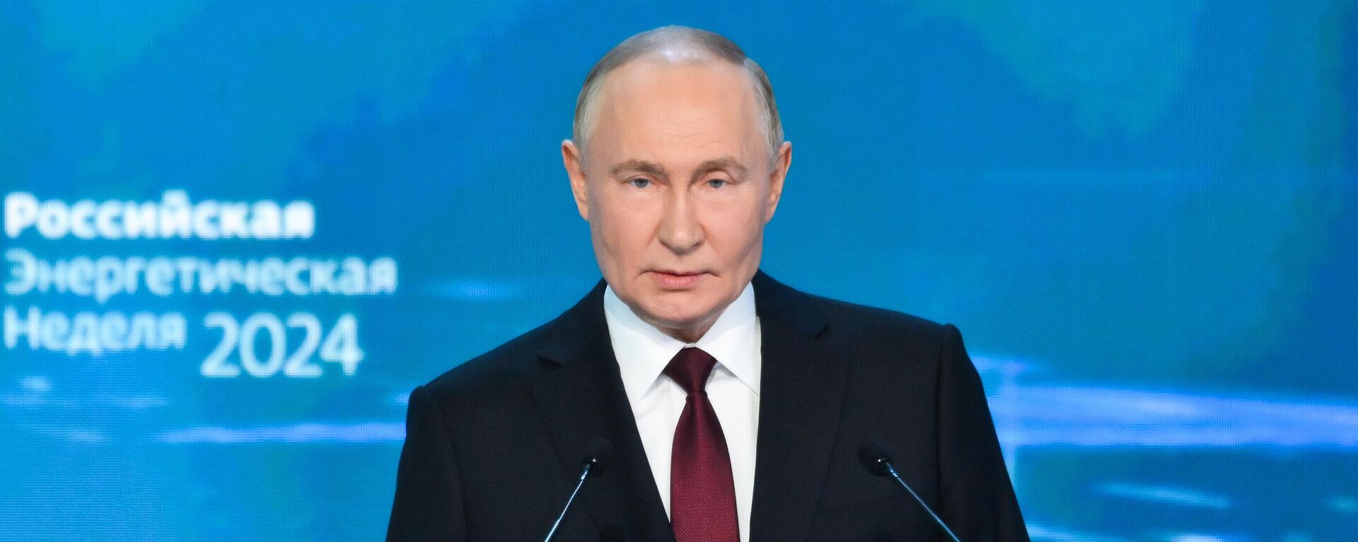 Presidente russo Vladimir Putin discursa na sessão plenária durante o 7º fórum internacional Semana da Energia Russa, 26 de setembro de 2024. - Sputnik Brasil, 1920, 26.09.2024