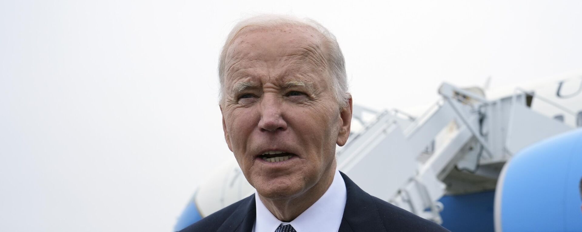 Joe Biden, presidente dos EUA, fala com jornalistas após descer do avião presidencial na base aérea de Dover, em Delaware. EUA, 27 de setembro de 2024 - Sputnik Brasil, 1920, 18.01.2025