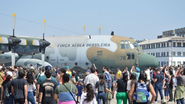 Realizado pela Força Aérea Brasileira (FAB), o evento Domingo Aéreo, em São Paulo, traz exposições estáticas de aeronaves e equipamentos militares. Brasil, 29 de setembro de 2024 - Sputnik Brasil