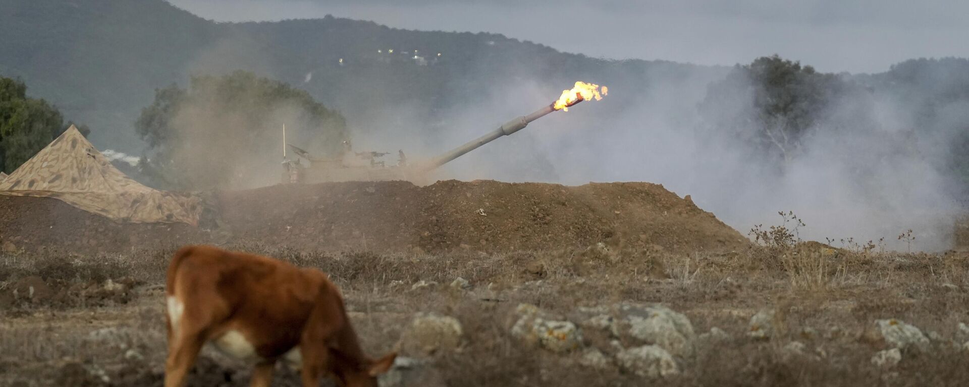 Peça de artilharia autopropulsada israelense dispara projétil do norte de Israel em direção ao Líbano, em 2 de outubro de 2024 - Sputnik Brasil, 1920, 02.10.2024