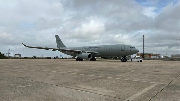 A aeronave KC-30, da Força Aérea Brasileira (FAB), empregada na operação Raízes do Cedro, do governo federal, para repatriar brasileiros do Líbano, em 2 de outubro de 2024 - Sputnik Brasil