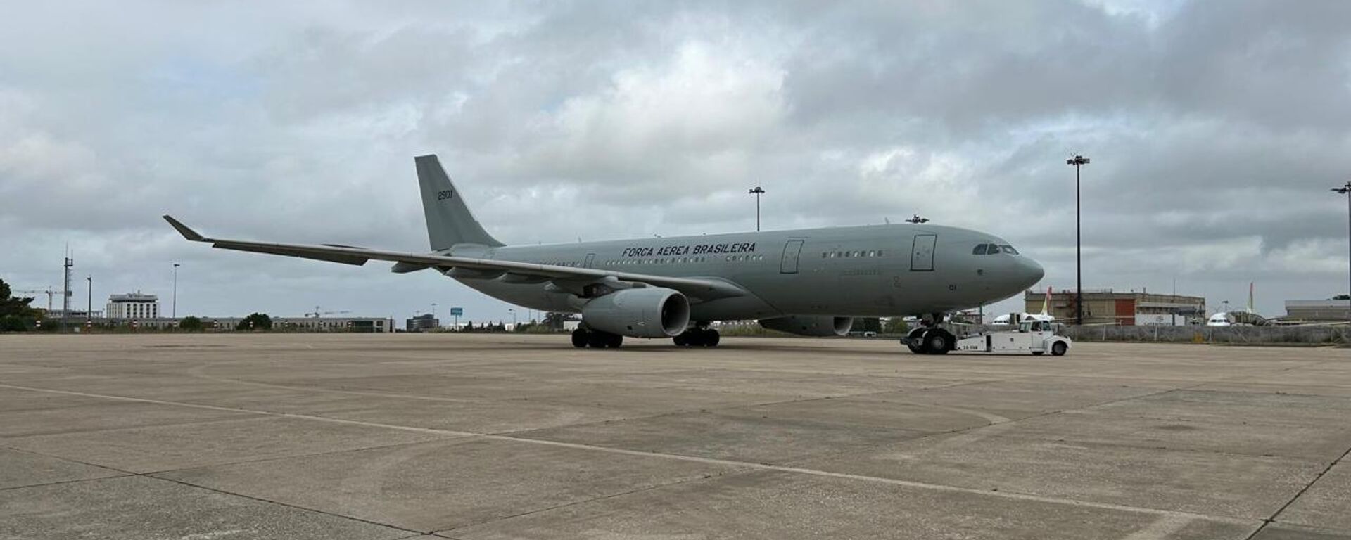 A aeronave KC-30, da Força Aérea Brasileira (FAB), empregada na operação Raízes do Cedro, do governo federal, para repatriar brasileiros no Líbano, em 2 de outubro de 2024 - Sputnik Brasil, 1920, 03.10.2024