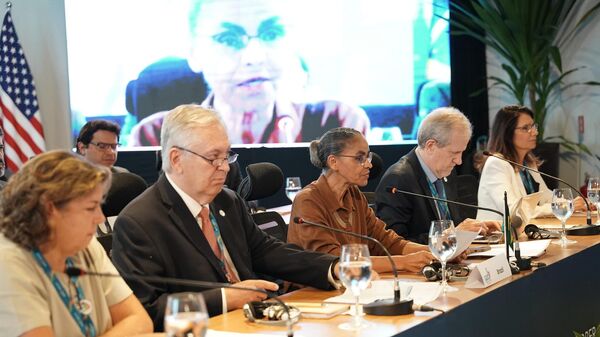 A ministra do Meio Ambiente do Brasil, Marina Silva (ao centro da mesa), abre a reunião ministerial do Grupo de Trabalho de Sustentabilidade Ambiental e Climática do G20, no Rio de Janeiro. Brasil, 3 de outubro de 2024 - Sputnik Brasil