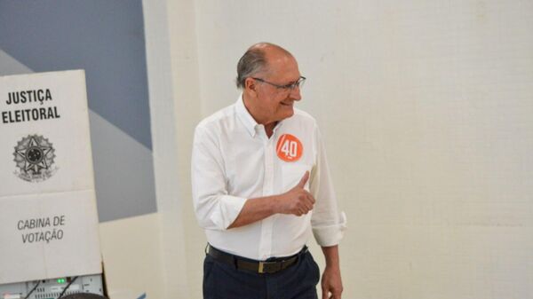 Vice-presidente Geraldo Alckmin (PSB) durante votação no Colégio Santo Américo nas eleições municipais. São Paulo, 6 de outubro de 2024 - Sputnik Brasil