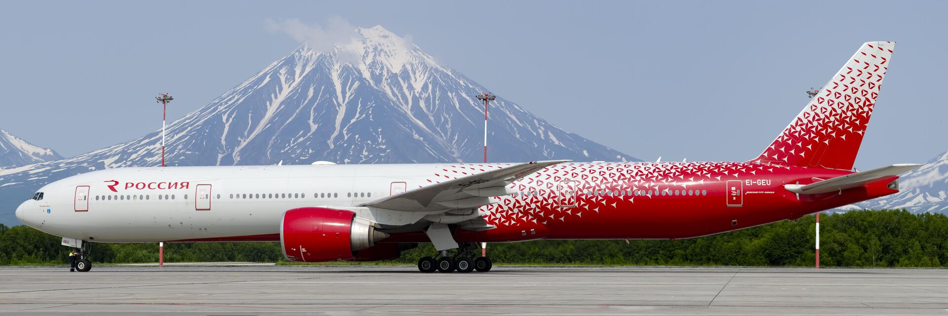 Boeing 777-300ER operado pela companhia aérea Rossiya, da Rússia, em 7 de julho de 2021 - Sputnik Brasil, 1920, 07.10.2024