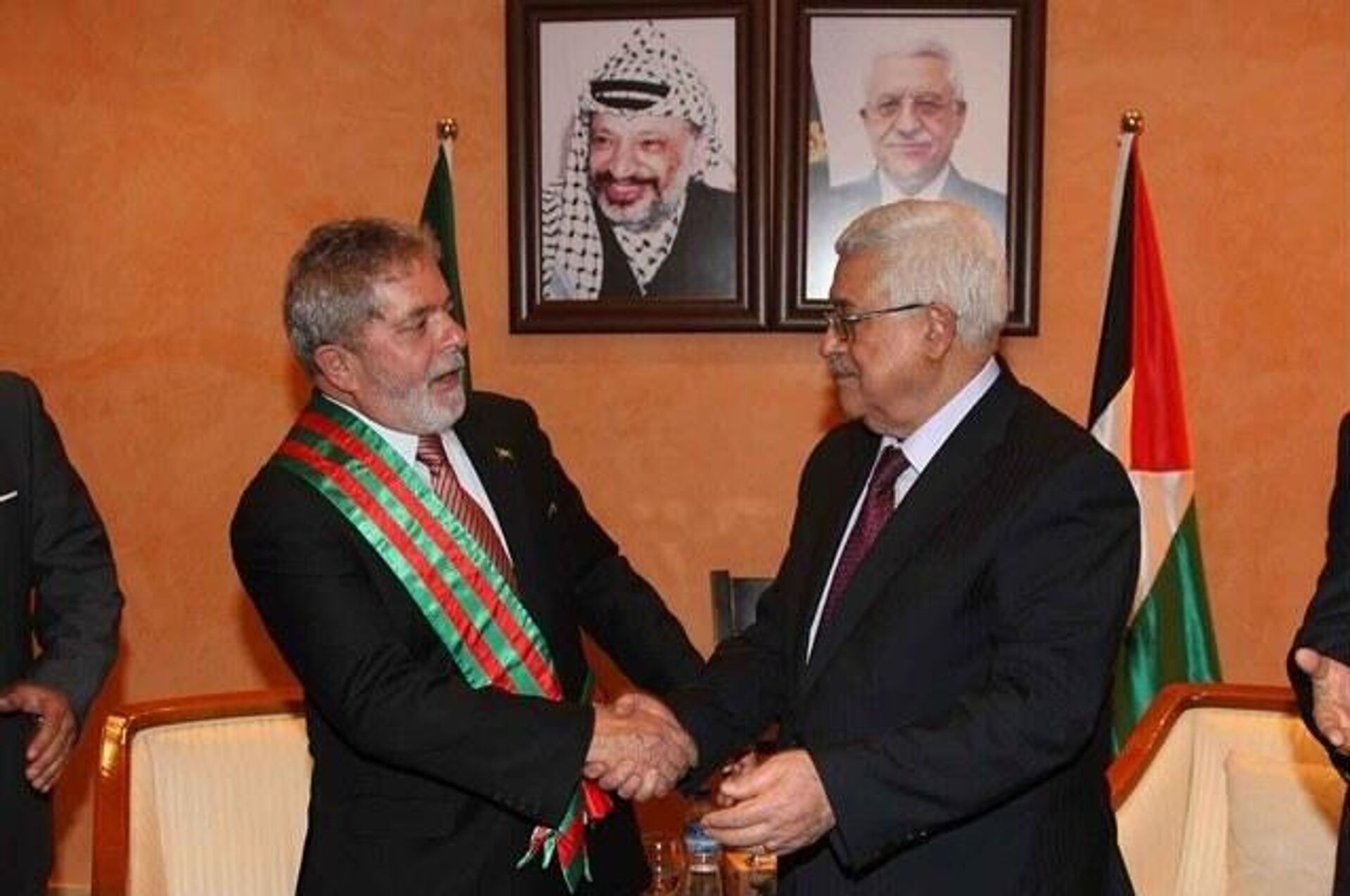 Encontro entre o presidente Luiz Inácio Lula da Silva e o presidente da Autoridade Palestina, Mahmoud Abbas, durante viagem do brasileiro à Palestina. 16 de março de 2010, Belém - Sputnik Brasil, 1920, 17.10.2024