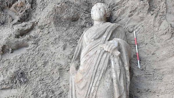 Estátua de mármore descoberta em Varna, Bulgária  - Sputnik Brasil