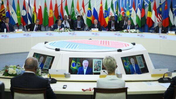 Por videoconferência, o presidente do Brasil, Luiz Inácio Lula da Silva, discursa na 16ª reunião dos chefes de Estado do BRICS, em Kazan, Rússia - Sputnik Brasil