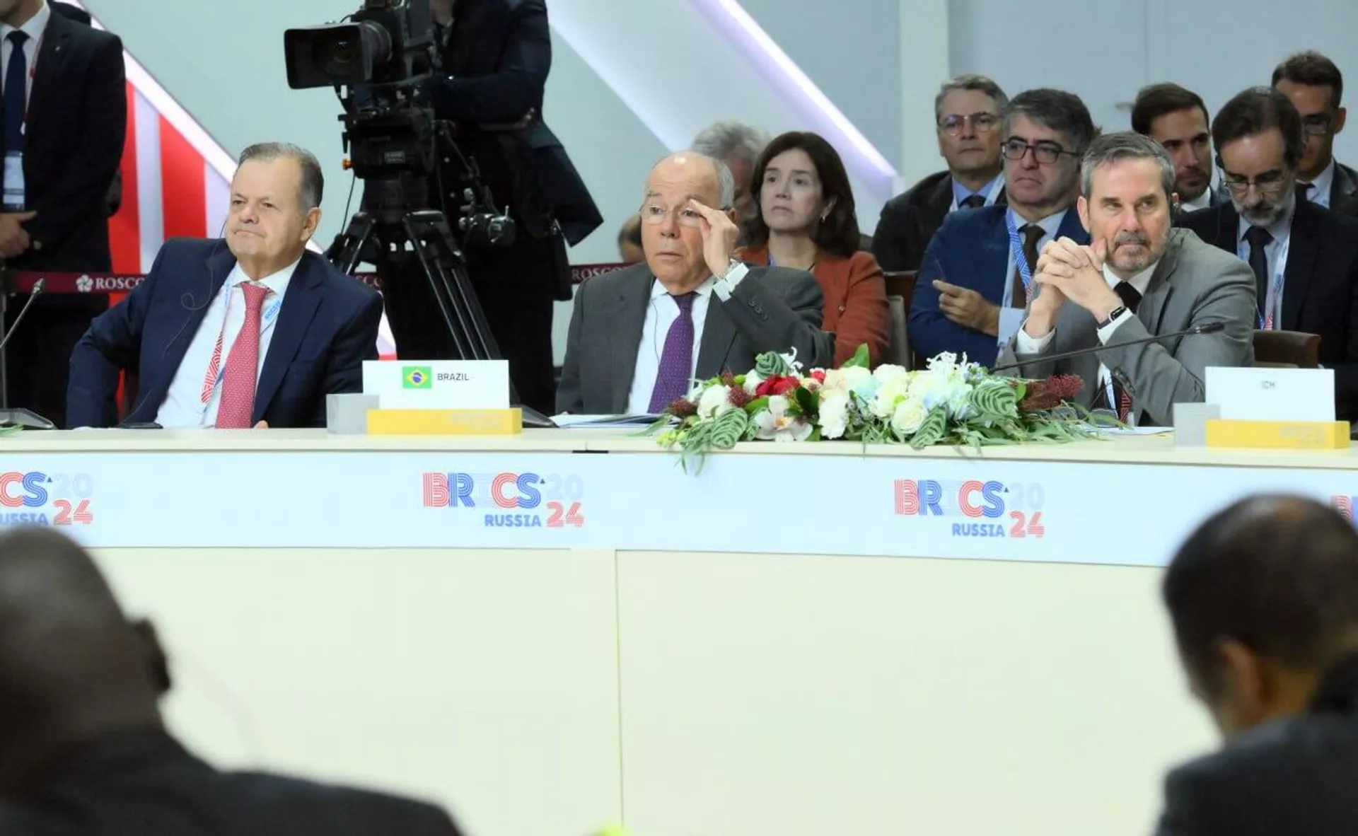 Ministro das Relações Exteriores do Brasil, Mauro Vieira (ao centro), durante a reunião estendida da cúpula de chefes de Estado do BRICS em Kazan. Rússia, 23 de outubro de 2024 - Sputnik Brasil, 1920, 23.10.2024