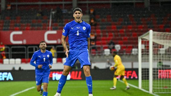 Jogador da seleção israelense Omri Gandelman celebra gol contra a França durante partida da Liga das Nações. Budapeste, Hungria, 10 de outubro de 2024 - Sputnik Brasil