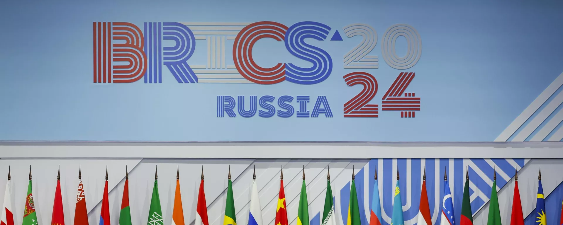 Da esquerda para a direita, Masoud Pezeshkian, Abdel Fattah el-Sisi, Xi Jinping, Vladimir Putin, Cyril Ramaphosa, Abiy Ahmed e Mauro Vieira participam da Cúpula do BRICS em Kazan. Rússia, 24 de outubro de 2024 - Sputnik Brasil, 1920, 28.10.2024