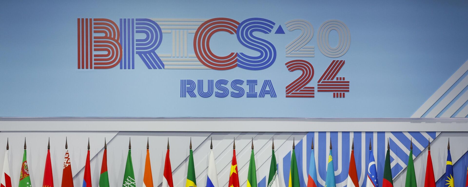 Da esquerda para a direita, Masoud Pezeshkian, Abdel Fattah el-Sisi, Xi Jinping, Vladimir Putin, Cyril Ramaphosa, Abiy Ahmed e Mauro Vieira participam da Cúpula do BRICS em Kazan. Rússia, 24 de outubro de 2024. - Sputnik Brasil, 1920, 02.01.2025