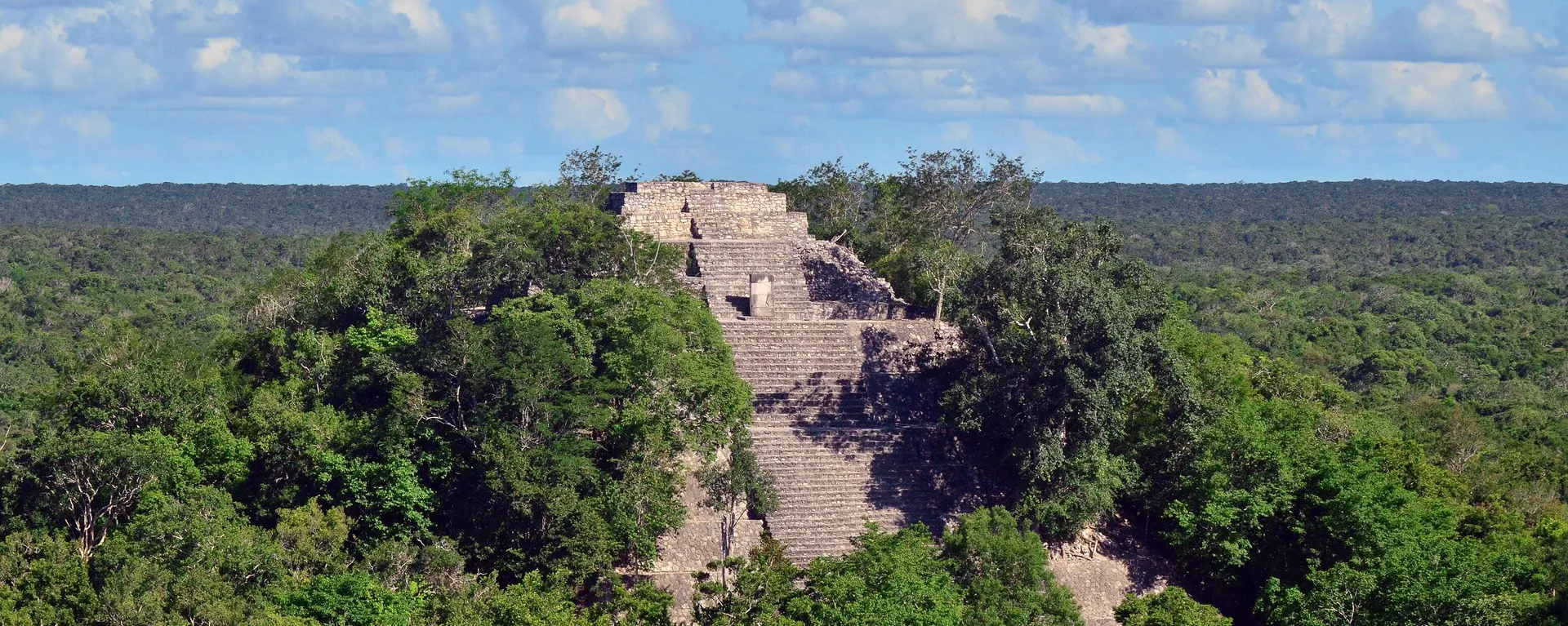 Pirâmides de Calakmul, um sítio arqueológico maia no estado mexicano de Campeche - Sputnik Brasil, 1920, 30.05.2025