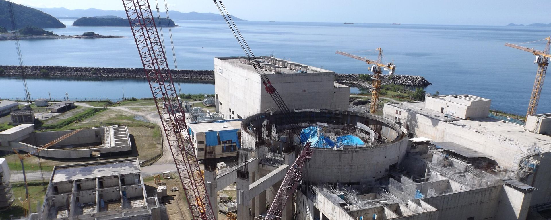 Vista geral das obras da usina nuclear Angra 3, que devem ser retomadas até o segundo semestre de 2025. Angra dos Reis (RJ), 21 de janeiro de 2019 Vista geral das obras da usina nuclear Angra 3, que devem ser retomadas até o segundo semestre de 2025. Angra dos Reis (RJ), 21 de janeiro de 2019 - Sputnik Brasil, 1920, 21.11.2024