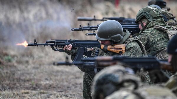 Soldados do 1430º Regimento de Infantaria Motorizada de Guarda das Forças Armadas russas em exercício de tiro na direção de Zaporozhie, na zona da operação militar especial - Sputnik Brasil