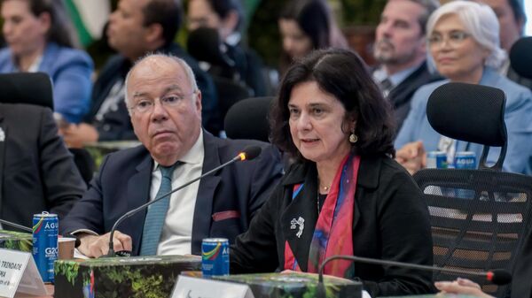 A ministra da Saúde do Brasil, Nísia Trindade, e o chanceler brasileiro, Mauro Vieira, durante reunião ministerial de saúde no âmbito do G20, em 31 de outubro de 2024 - Sputnik Brasil