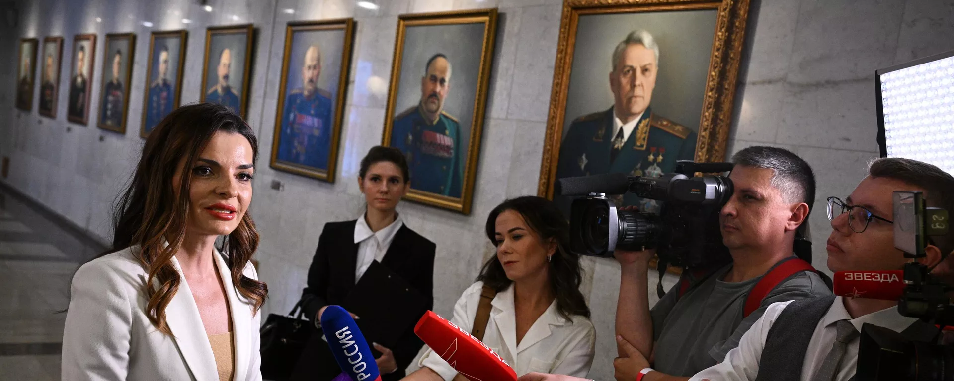 A chefe da região autônoma da Gagaúzia, Yevgenia Gutsul, fala com jornalistas antes do congresso de apoiadores do bloco político moldavo Vitória em Moscou, em 18 de agosto de 2024 - Sputnik Brasil, 1920, 03.11.2024