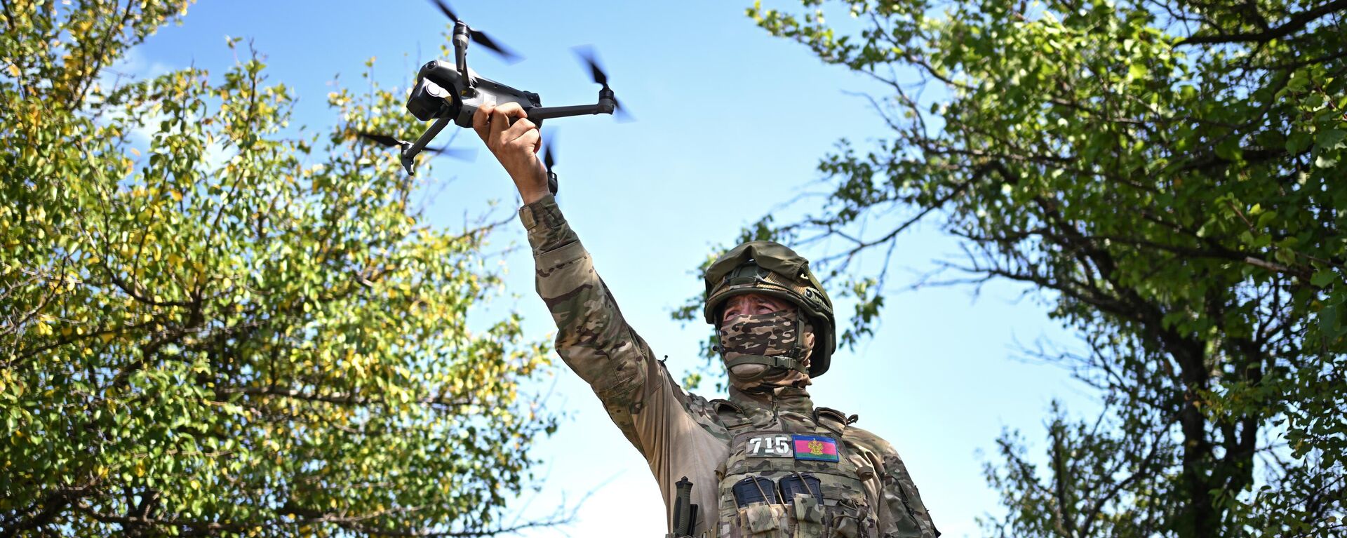 Militar russo com um drone na zona de operação especial, foto de arquivo - Sputnik Brasil, 1920, 23.02.2025