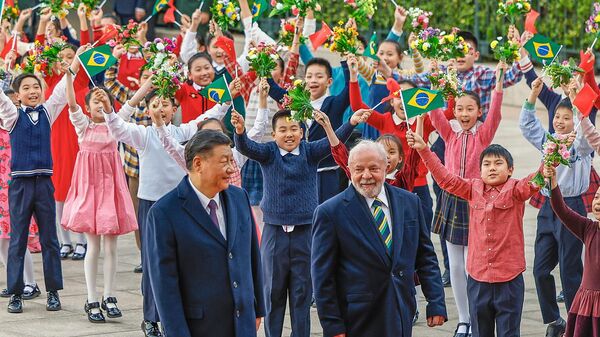 Xi Jinping recebe Lula no Grande Palácio do Povo, em Pequim, em um encontro no qual assinaram uma série de acordos comerciais e de parceria. China, 14 de abril de 2024 - Sputnik Brasil