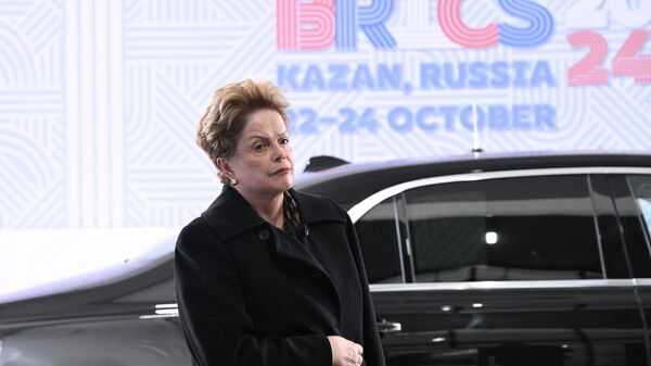 Presidente do Novo Banco de Desenvolvimento do BRICS, Dilma Rousseff, durante a chegada dos chefes de delegações ao Centro Internacional de Exposições Kazan Expo para participar da 16ª Cúpula do BRICS, em Kazan. Rússia, 24 de outubro de 2024 - Sputnik Brasil