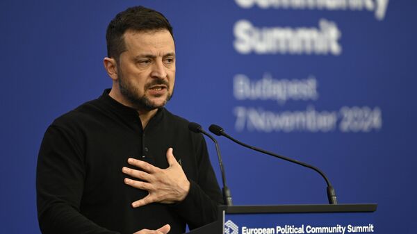 Vladimir Zelensky durante coletiva de imprensa em Budapeste. Hungria, 7 de novembro de 2024 - Sputnik Brasil