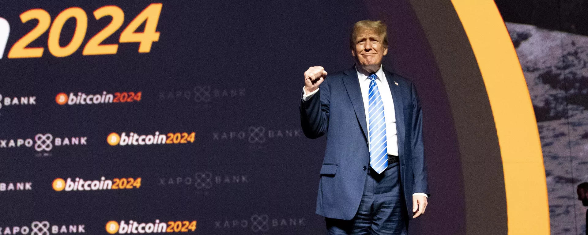 O então candidato presidencial republicano, Donald Trump, chega para falar na conferência Bitcoin 2024, em Nashville, Tennessee, 27 de julho de 2024 - Sputnik Brasil, 1920, 10.11.2024