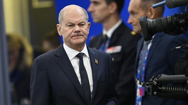 Olaf Scholz chega para uma sessão plenária durante a Cúpula da UE na Puskas Arena, em Budapeste. Hungria, 8 de novembro de 2024 - Sputnik Brasil