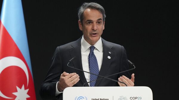 O primeiro-ministro grego, Kyriakos Mitsotakis, discursa durante uma sessão plenária na Cúpula do Clima da ONU, a COP29, em Baku, Azerbaijão, 13 de novembro de 2024 - Sputnik Brasil