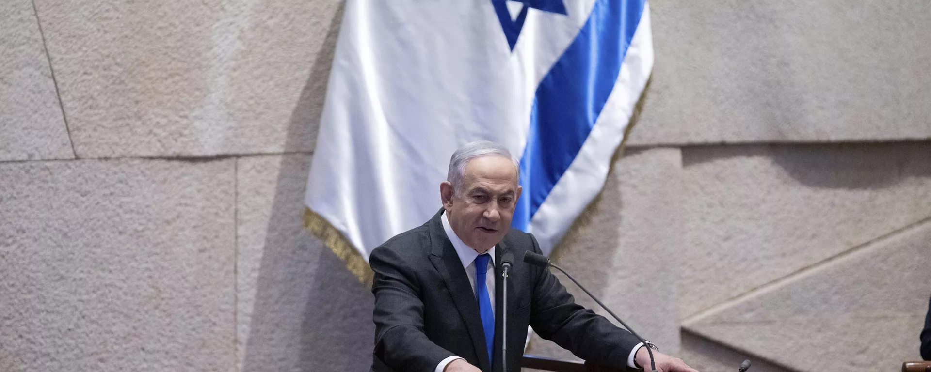 O primeiro-ministro de Israel, Benjamin Netanyahu, discursa aos legisladores no Knesset, o parlamento de Israel, em Jerusalém, 17 de julho de 2024 - Sputnik Brasil, 1920, 18.11.2024