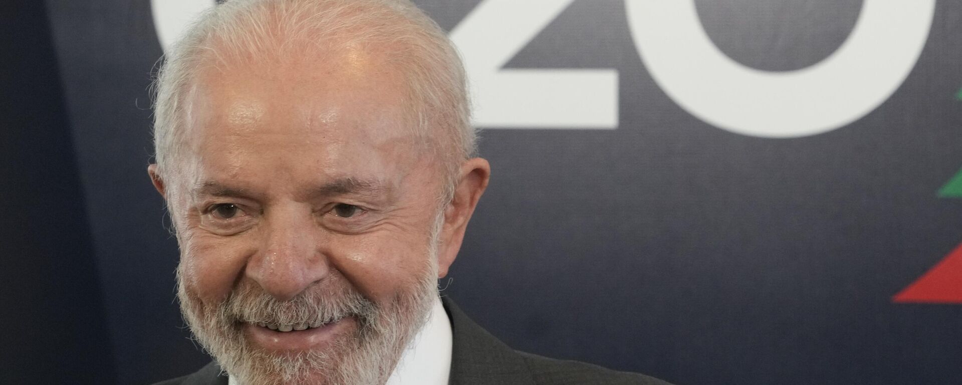 O presidente brasileiro Luiz Inácio Lula da Silva sorri durante reuniões bilaterais um dia antes da abertura da Cúpula do G20, no Rio de Janeiro, 17 de novembro de 2024 - Sputnik Brasil, 1920, 18.11.2024